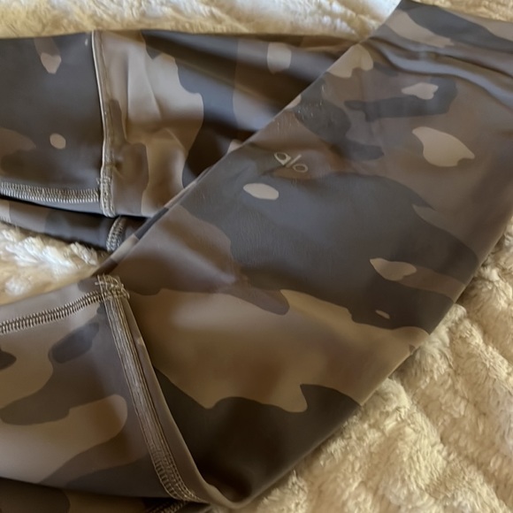 Alo vapor camo- high waist performance leggings - Picture 3 of 5